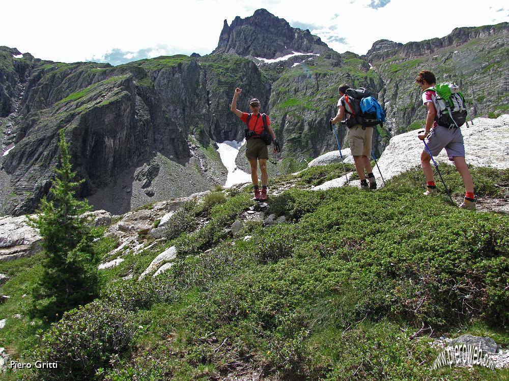 31 La nostra meta è oltre la Cima di Val Sanguigno.jpg